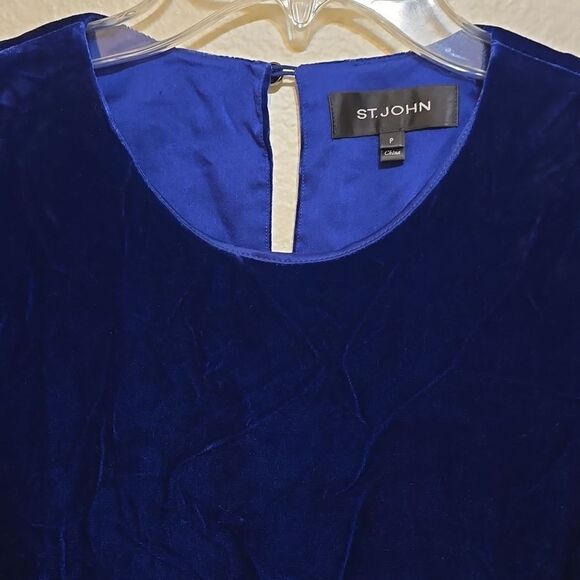 ST. JOHN VELVET TOP XS Petite ( MISSING? ) - Picture 2 of 6